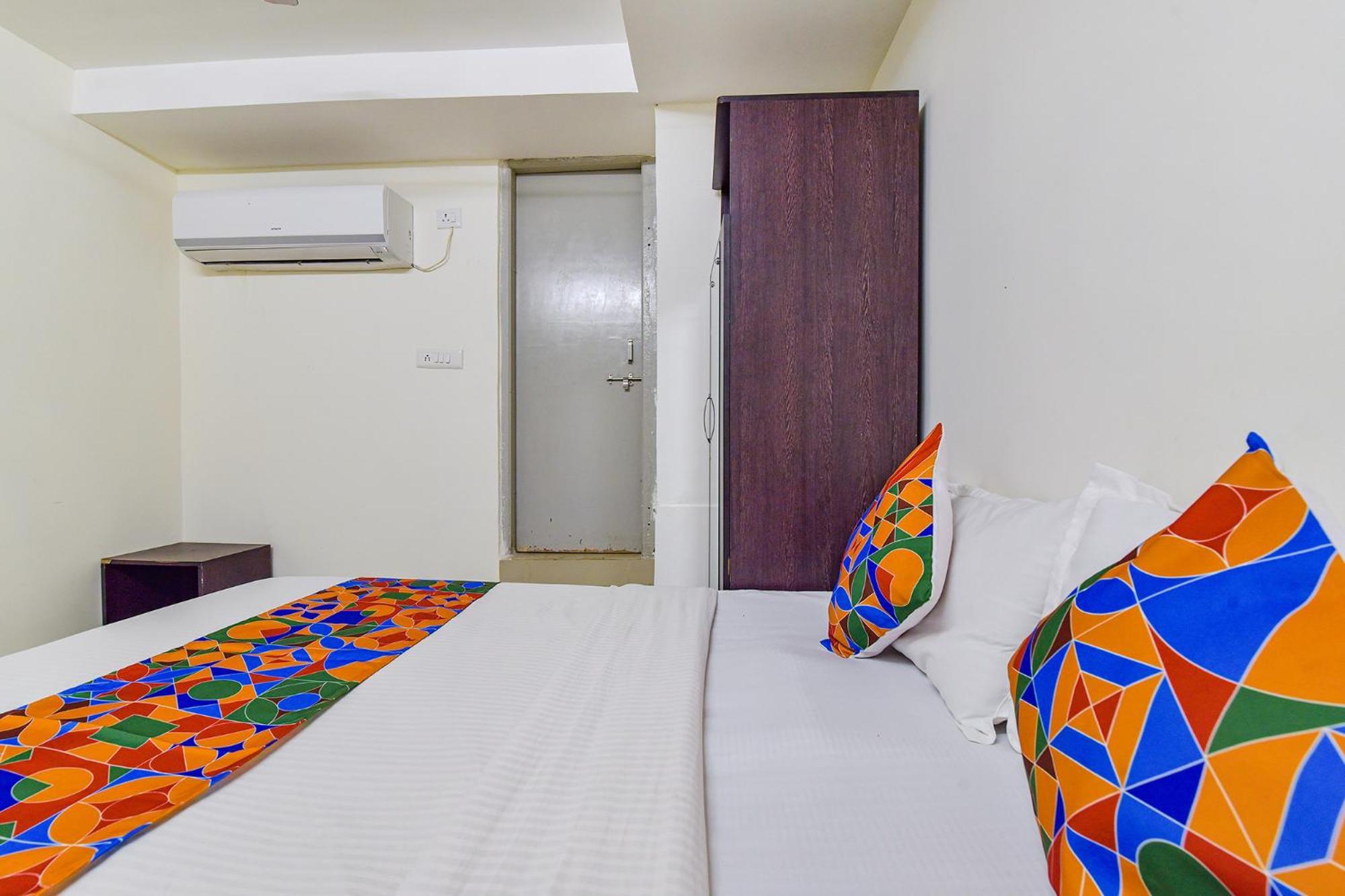 Hotel O Himalaya Inn Ahmedabad Eksteriør bilde