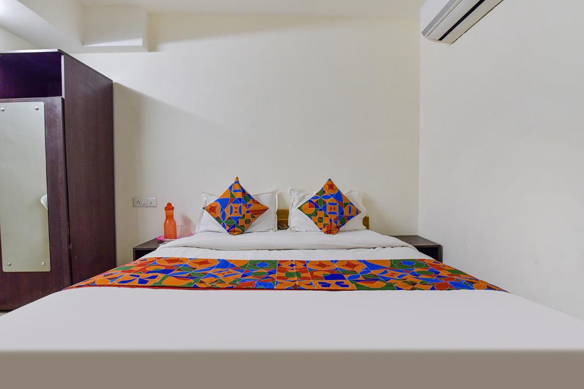 Hotel O Himalaya Inn Ahmedabad Eksteriør bilde