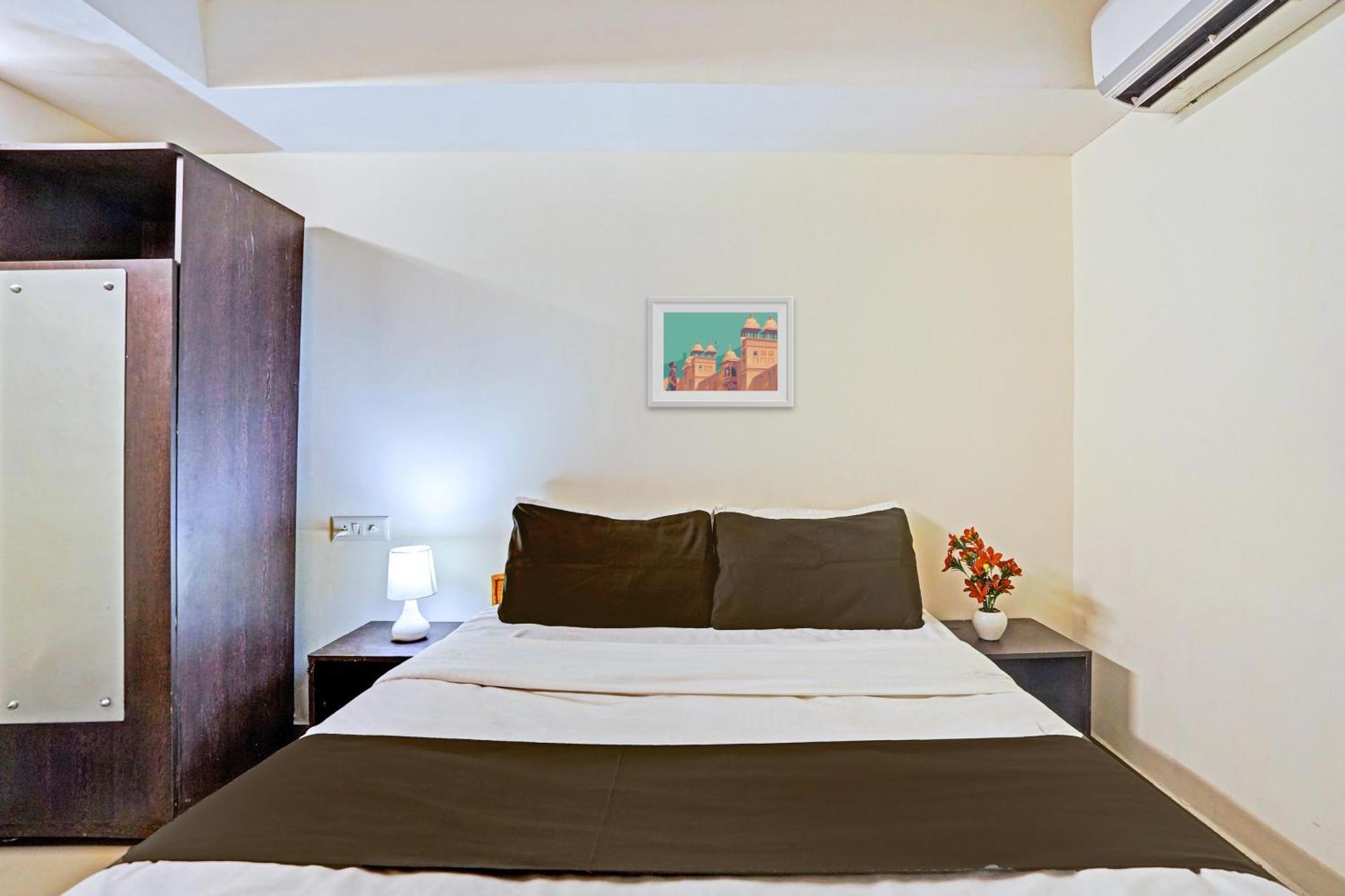 Hotel O Himalaya Inn Ahmedabad Eksteriør bilde