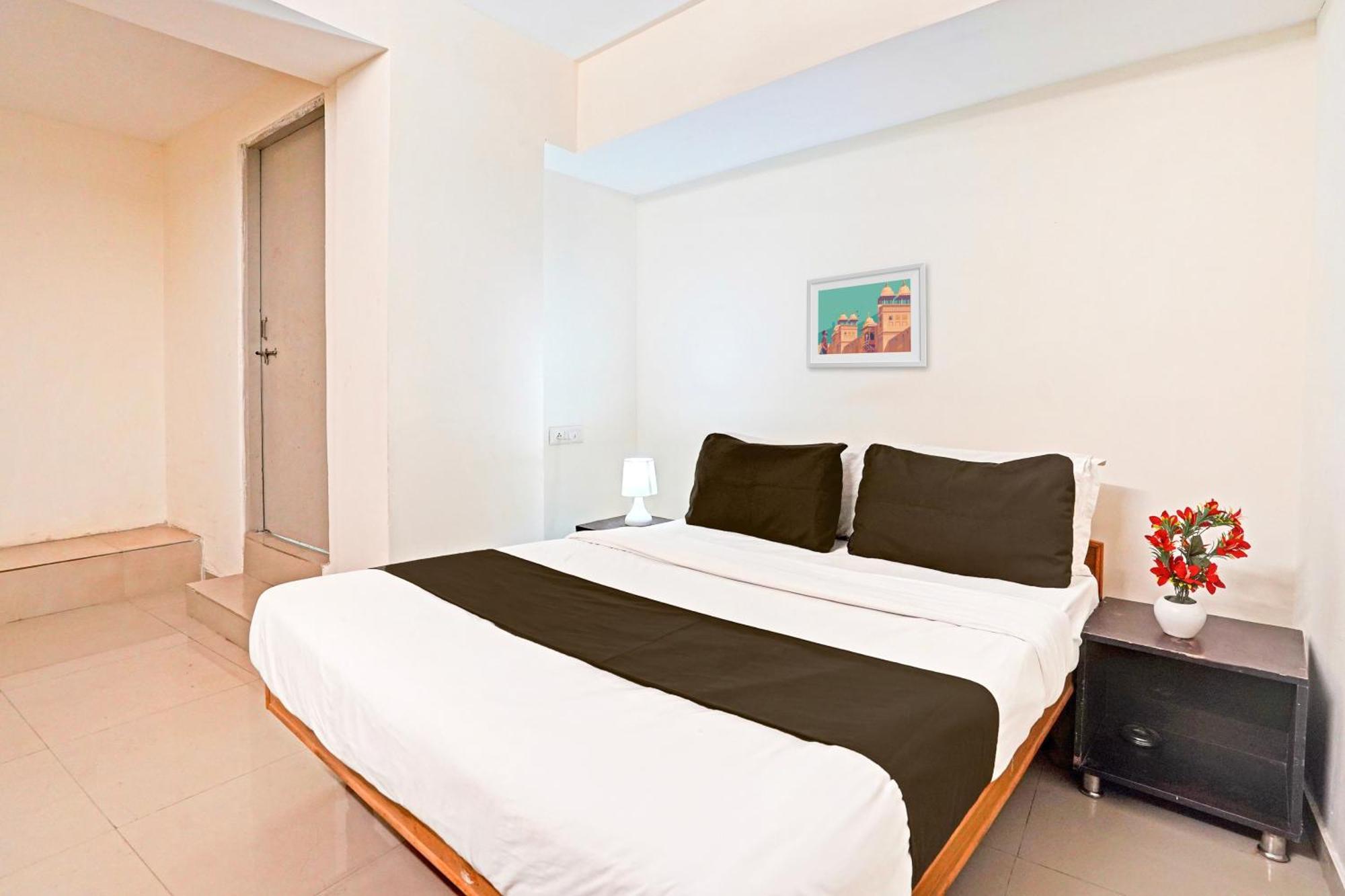 Hotel O Himalaya Inn Ahmedabad Eksteriør bilde