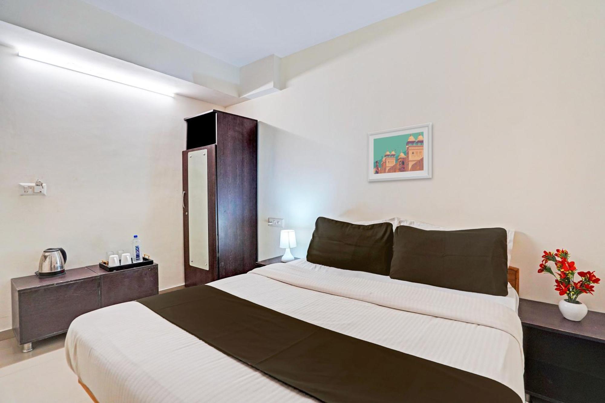 Hotel O Himalaya Inn Ahmedabad Eksteriør bilde
