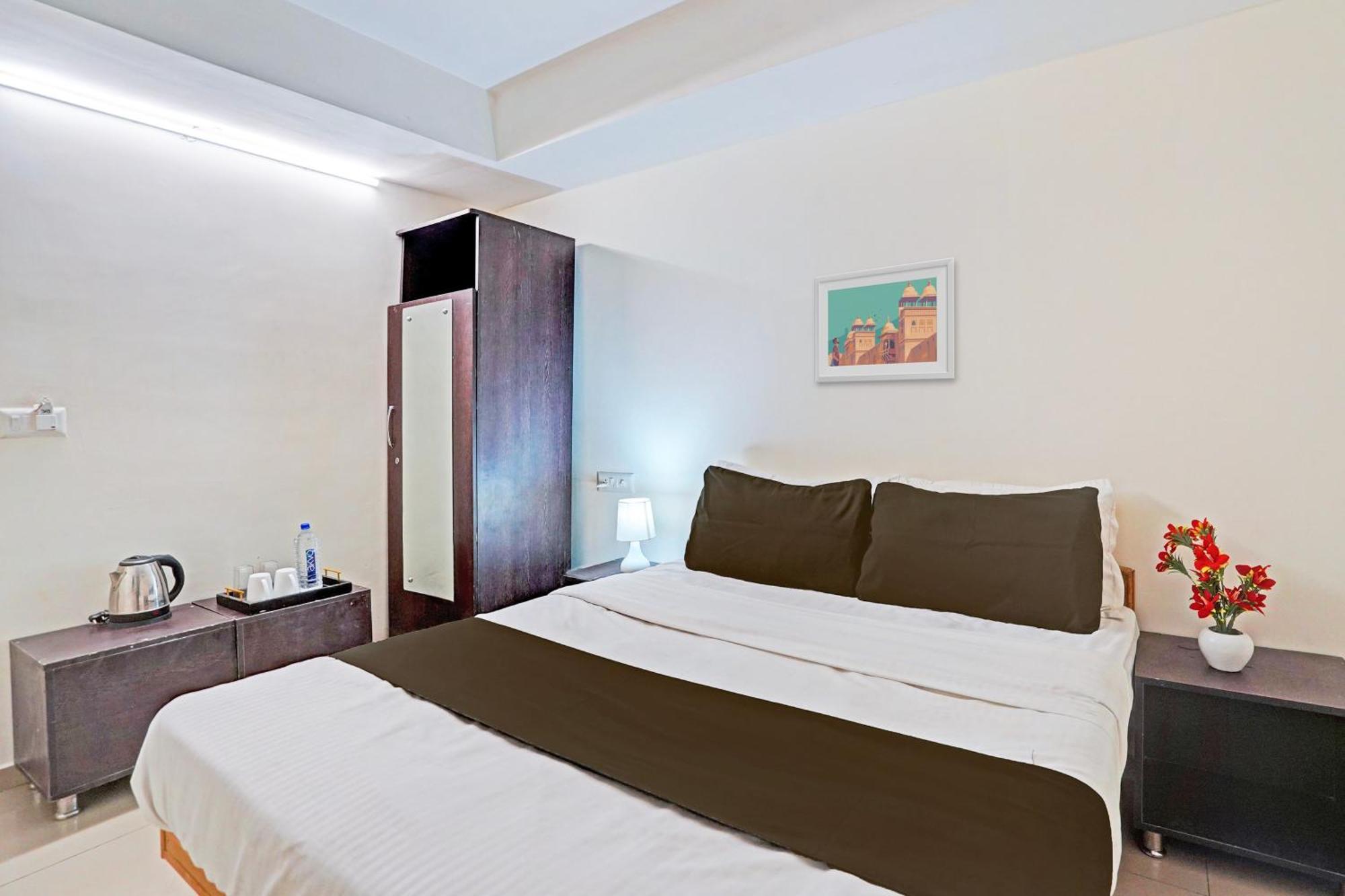 Hotel O Himalaya Inn Ahmedabad Eksteriør bilde